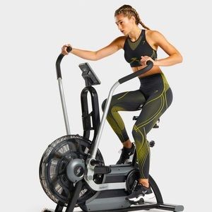 Been worn twice . Very stretchy and comfortable workout set .